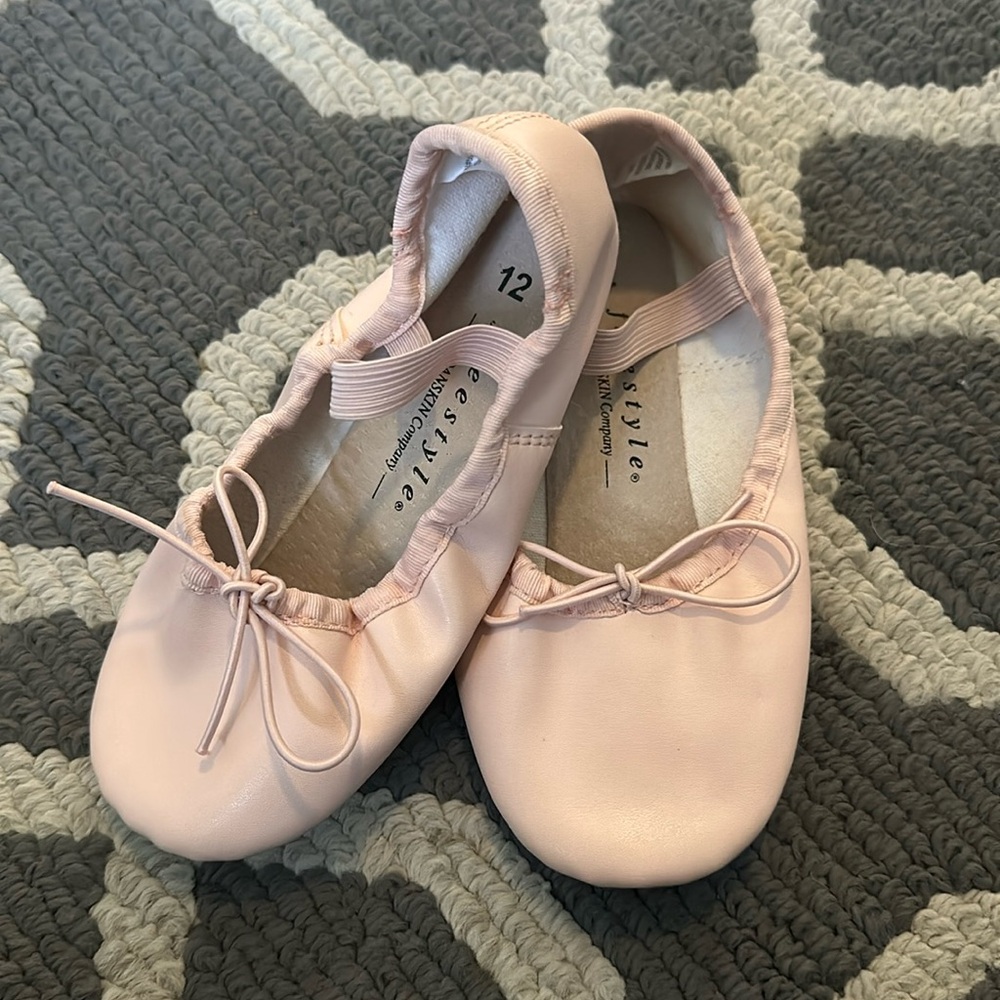 “Freestyle” Ballet slippers, little kid size 12